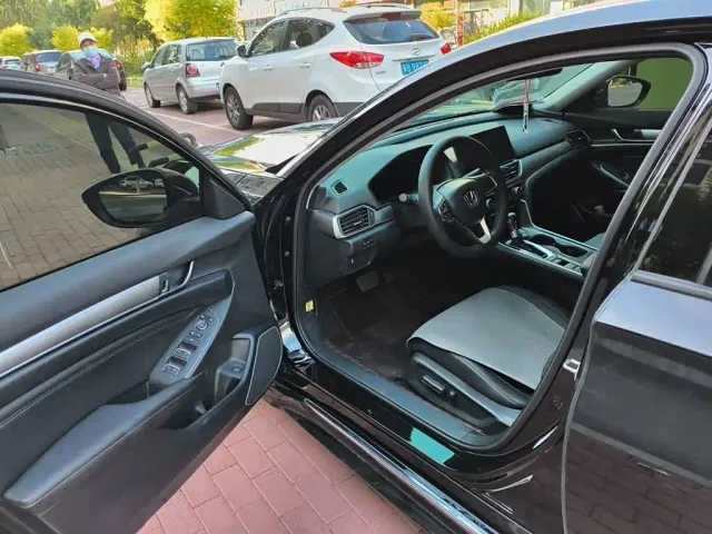 Honda Accord — Фото автомобиля 12