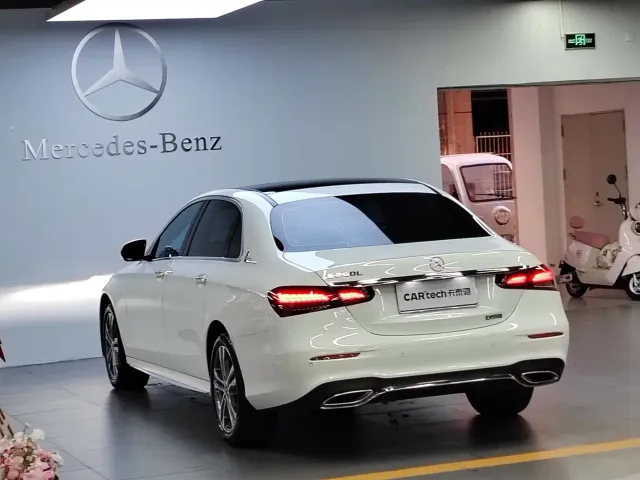Mercedes-Benz E-Class — Фото автомобиля 4