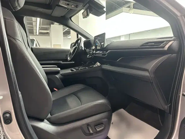 Toyota Sienna — Фото автомобиля 5