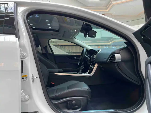 Jaguar XEL — Фото автомобиля 10