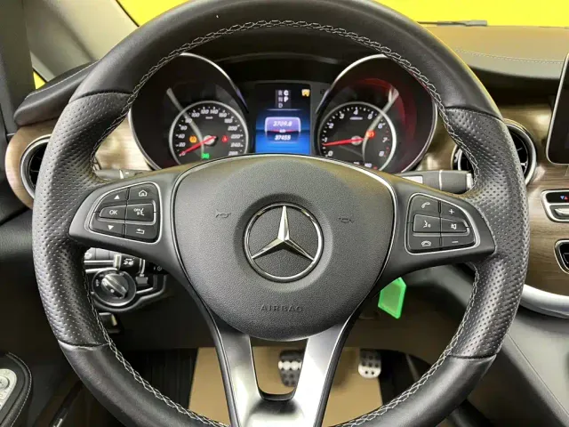 Mercedes-Benz V-Class — Фото автомобиля 16
