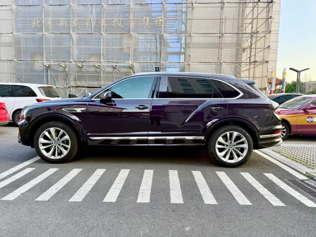 Bentley Bentayga — Фото автомобиля 3