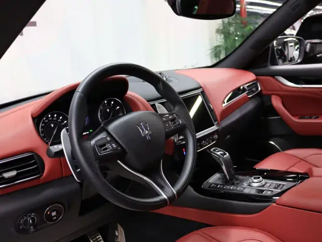 Maserati Levante — Фото автомобиля 8