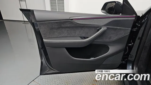 Tesla Model Y — Фото автомобиля 13