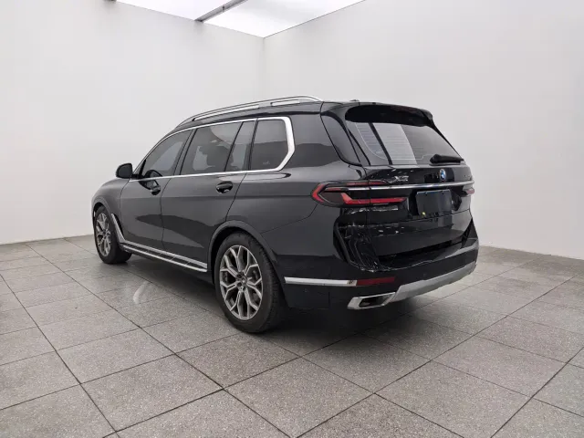 BMW X7 — Фото автомобиля 4