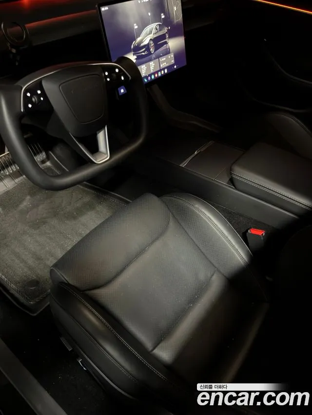 Tesla Model 3 — Фото автомобиля 10