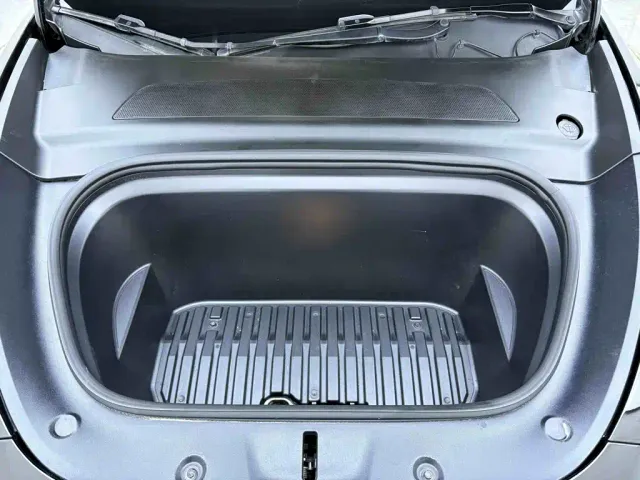 Tesla Model Y — Фото автомобиля 10
