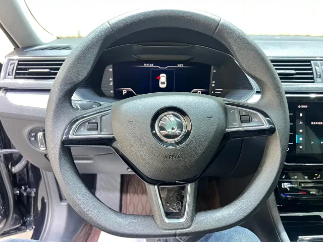 Skoda Superb — Фото автомобиля 14
