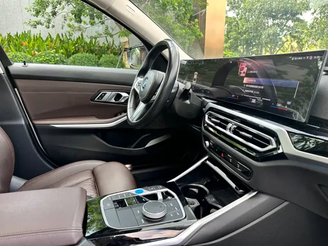 BMW i3 — Фото автомобиля 14
