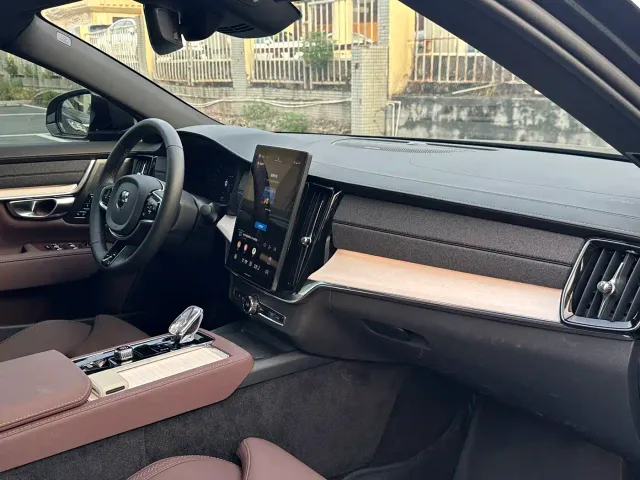 Volvo S90 — Фото автомобиля 17