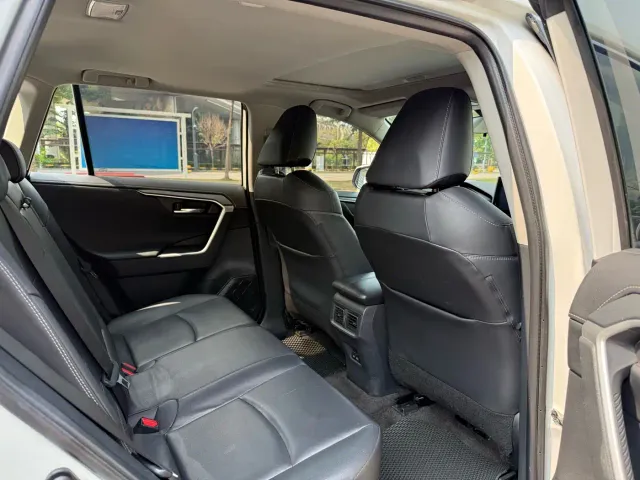 Toyota RAV4 — Фото автомобиля 10