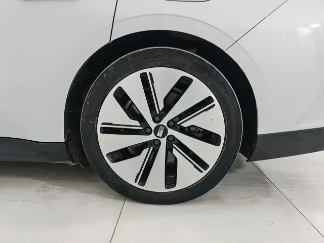 Geely Galaxy Galaxy E8 2024 550km RWD MAX — Фото автомобиля 17