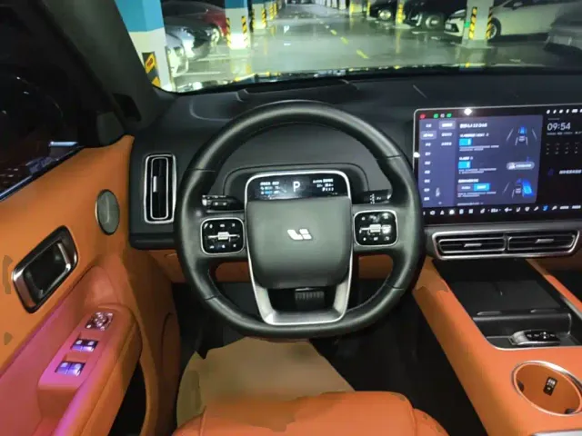 Li Auto L9 — Фото автомобиля 10