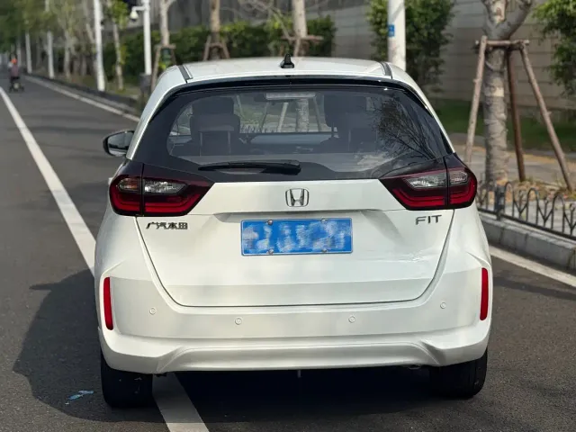 Honda Fit — Фото автомобиля 4