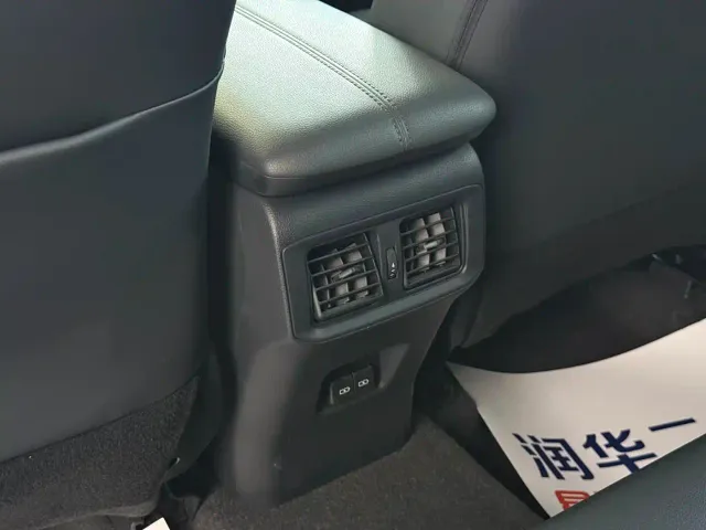 Toyota RAV4 — Фото автомобиля 14