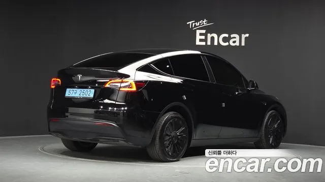 Tesla Model Y — Фото автомобиля 2