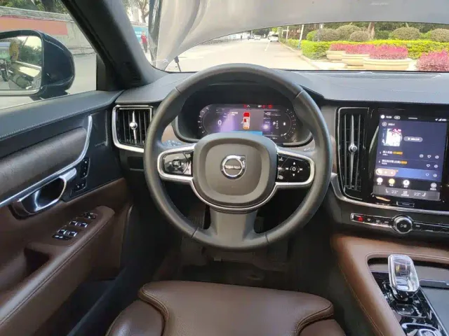 Volvo S90 — Фото автомобиля 6