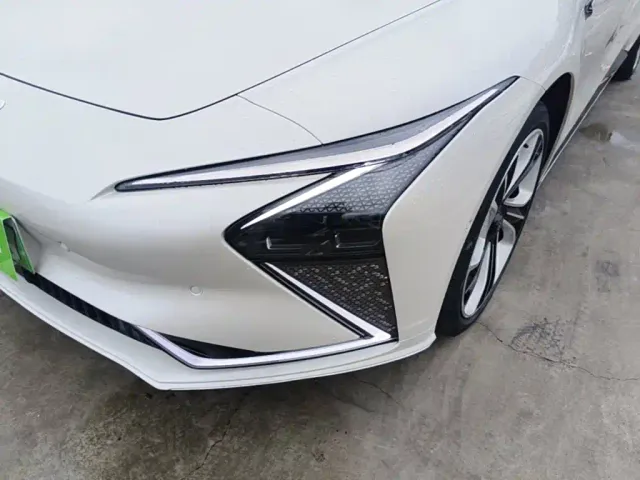 IM Motors L7 — Фото автомобиля 23
