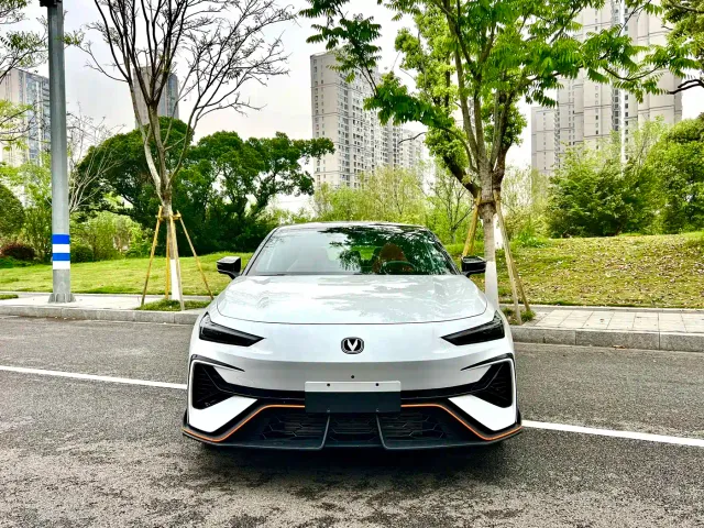 Changan Changan UNI-V 2025 2.0T Sport Version — Фото автомобиля 2