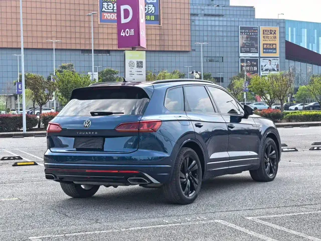 Volkswagen Touareg — Фото автомобиля 7