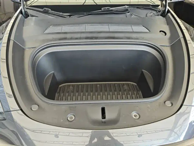 Tesla Model Y — Фото автомобиля 19
