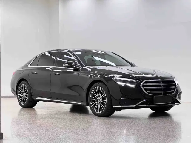 Mercedes-Benz E-Class — Фото автомобиля 3