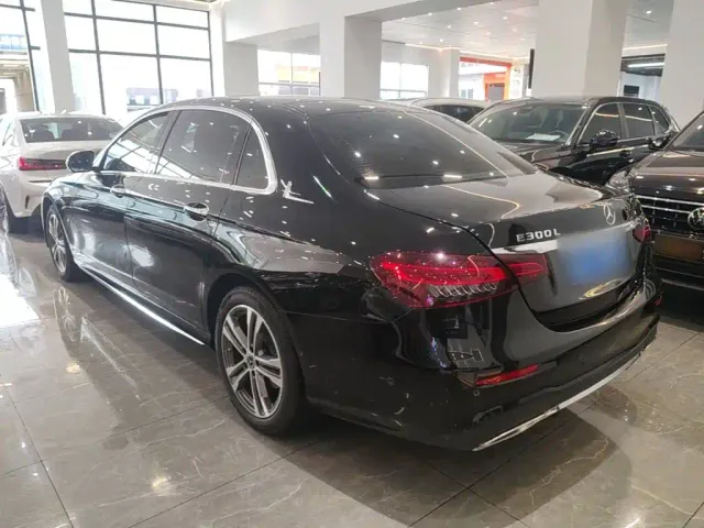 Mercedes-Benz E-Class — Фото автомобиля 4