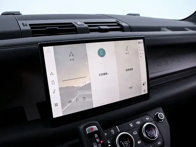 Land Rover Defender — Фото автомобиля 8