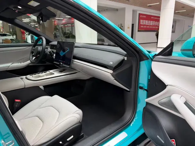 Xiaomi SU7 — Фото автомобиля 16