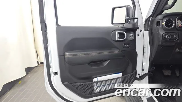 Jeep Wrangler — Фото автомобиля 13