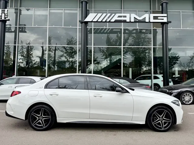 Mercedes-Benz C-Class — Фото автомобиля 4