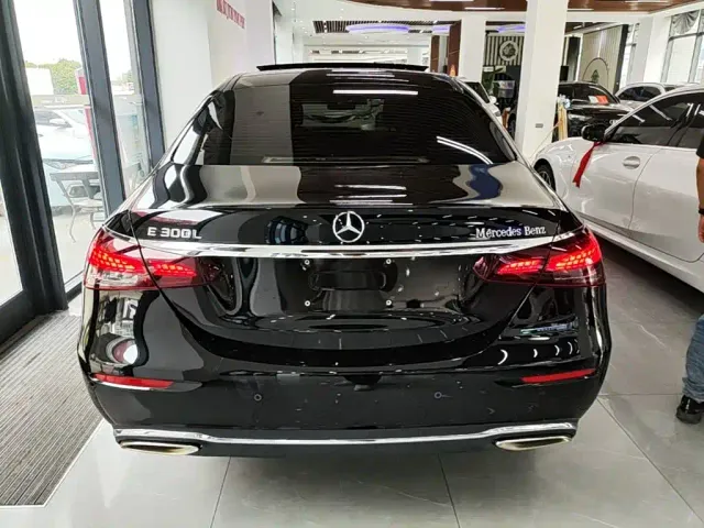 Mercedes-Benz E-Class — Фото автомобиля 5