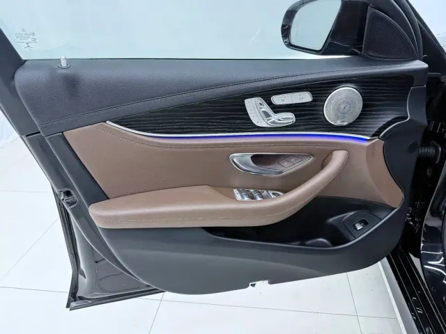 Mercedes-Benz E-Class — Фото автомобиля 16