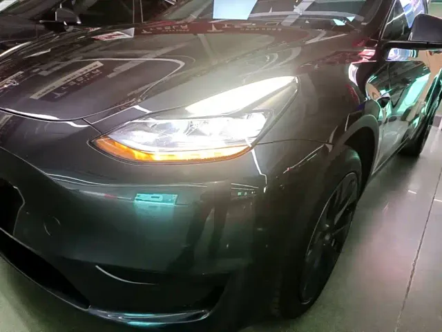 Tesla Model Y — Фото автомобиля 23