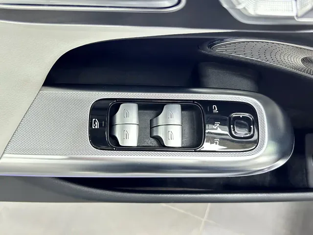 Mercedes-Benz E-Class — Фото автомобиля 16