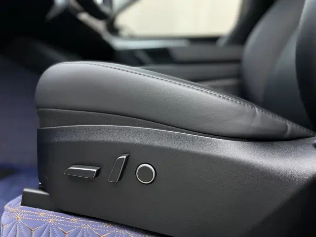 Tesla Model Y — Фото автомобиля 24