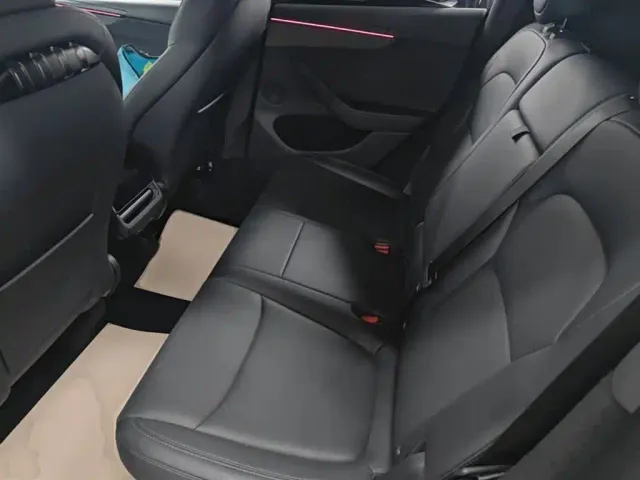 Tesla Model Y — Фото автомобиля 16