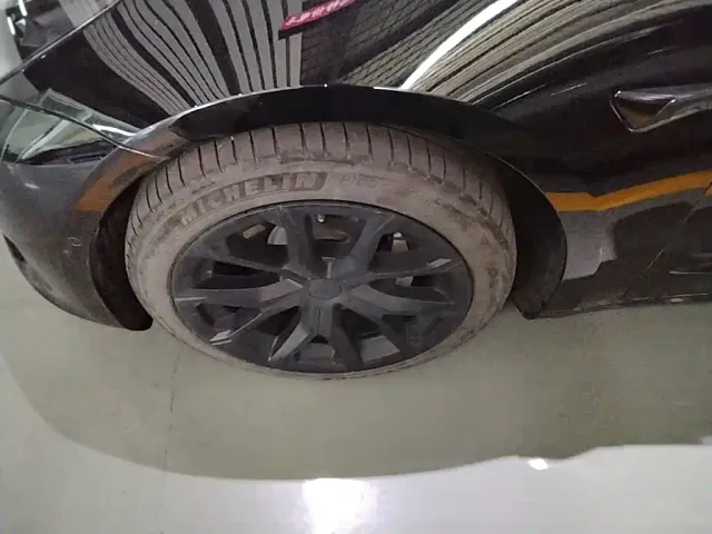 Tesla Model 3 — Фото автомобиля 22