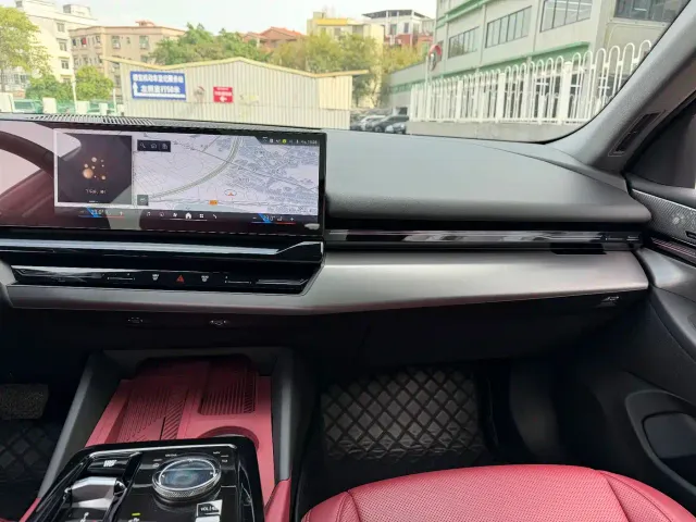 BMW 5 Series — Фото автомобиля 11