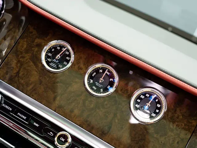 Bentley Flying Spur — Фото автомобиля 21