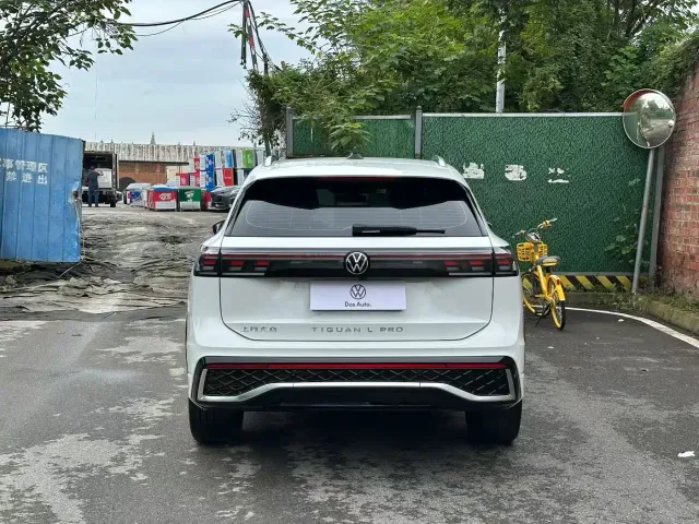 Volkswagen Tiguan L — Фото автомобиля 8