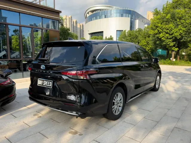 Toyota Sienna — Фото автомобиля 7