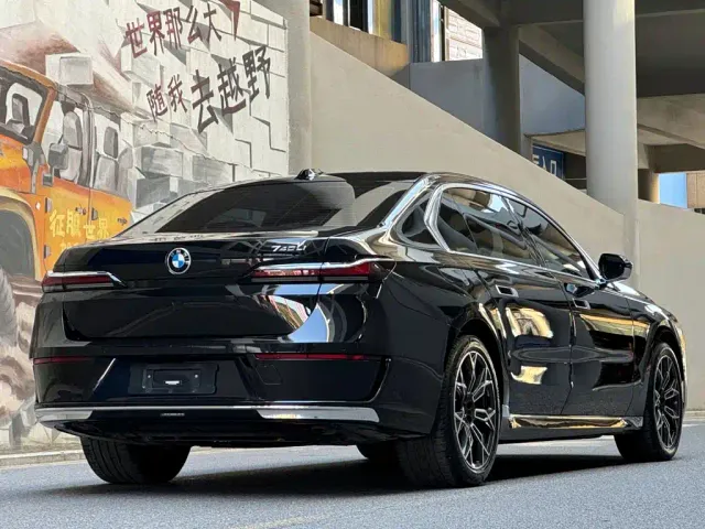 BMW 7 Series — Фото автомобиля 5