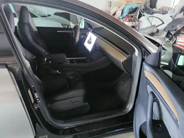 Tesla Model Y — Фото автомобиля 12