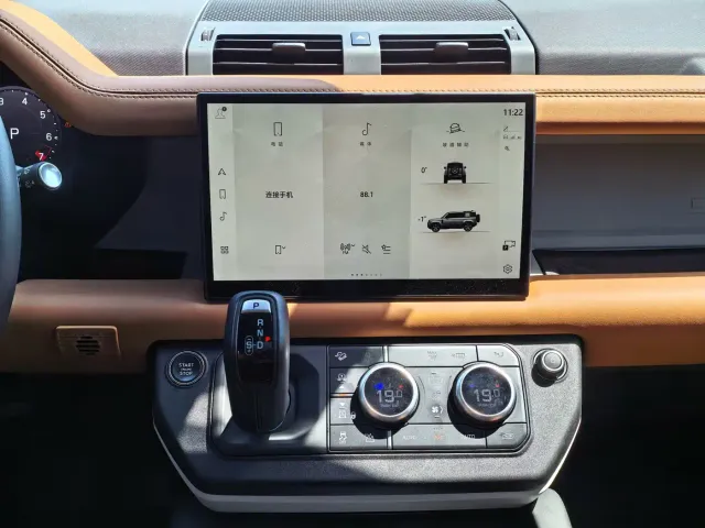 Land Rover Defender — Фото автомобиля 7
