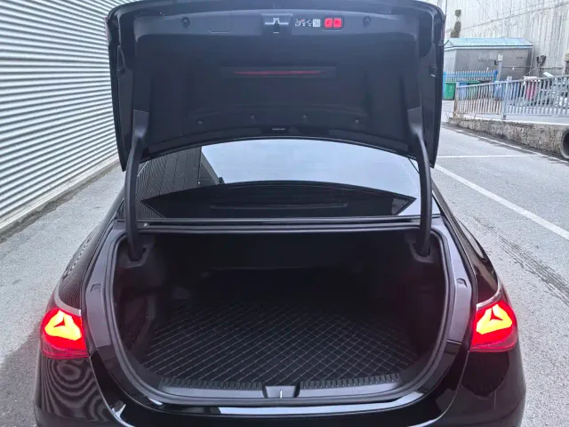 Mercedes-Benz E-Class — Фото автомобиля 14
