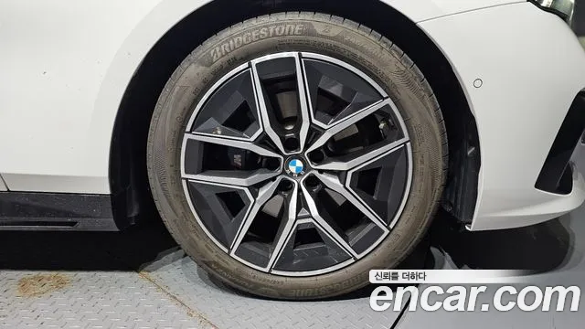 BMW 5 Series G60 — Фото автомобиля 6