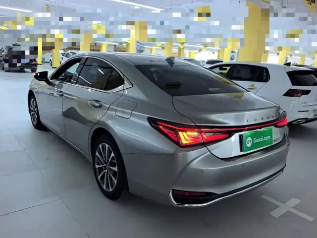 Lexus ES — Фото автомобиля 4