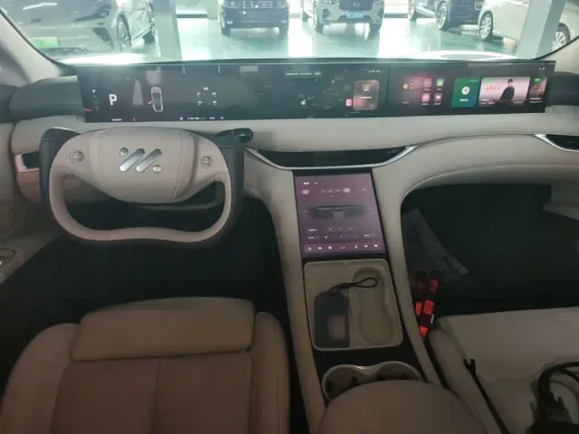 IM Motors LS6 — Фото автомобиля 9