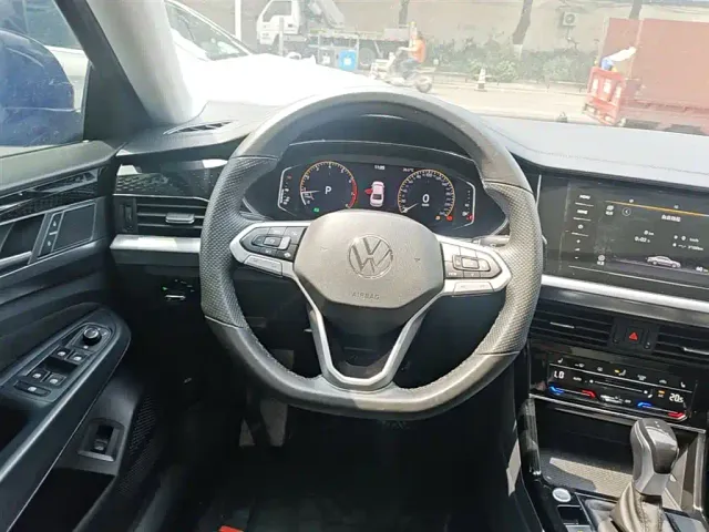 Volkswagen Passat — Фото автомобиля 10